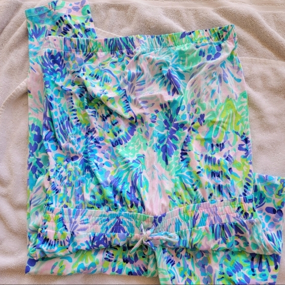 New Lilly Pulitzer Keely jumpsuit   multi shell of a party size medium - Picture 3 of 6